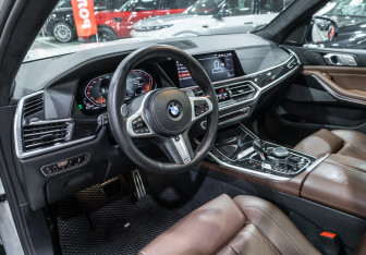 Подержанный автомобиль BMW X7 2020 года (22 фото)