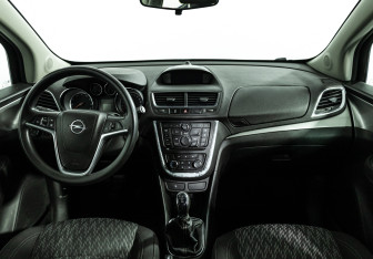 Подержанный автомобиль Opel Mokka 2014 года (13 фото)