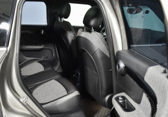 Подержанный автомобиль MINI Countryman 2019 года (12 фото)