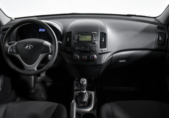 Подержанный автомобиль Hyundai i30 Hatchback 2011 года (14 фото)