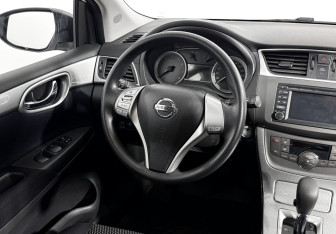 Подержанный автомобиль Nissan Tiida Hatchback 2015 года (14 фото)