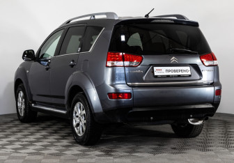 Подержанный автомобиль Citroen C-Crosser 2008 года (7 фото)