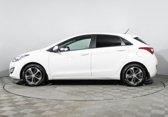 Подержанный автомобиль Hyundai i30 Hatchback 2015 года (8 фото)