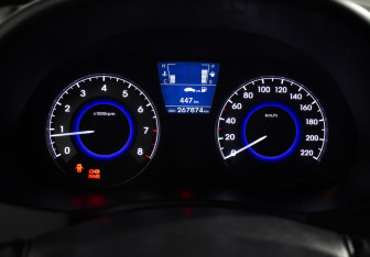 Подержанный автомобиль Hyundai Solaris Hatchback 2012 года (17 фото)
