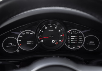 Подержанный автомобиль Porsche Cayenne 2020 года (18 фото)