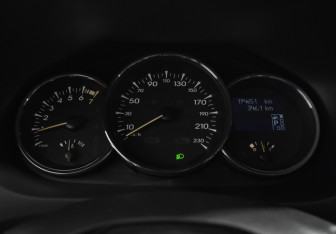 Подержанный автомобиль Renault Fluence 2010 года (20 фото)