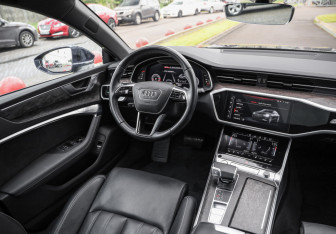 Подержанный автомобиль Audi A7 2019 года (14 фото)