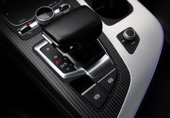 Подержанный автомобиль Audi Q7 2016 года (23 фото)