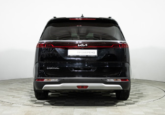 Подержанный автомобиль Kia Carnival 2022 года (6 фото)