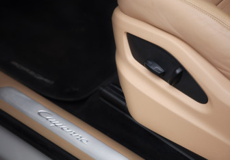Подержанный автомобиль Porsche Cayenne 2021 года (28 фото)