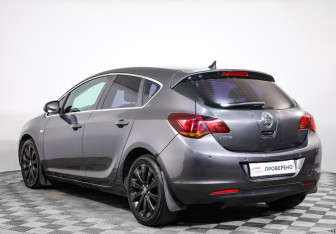 Подержанный автомобиль Opel Astra Hatchback 2011 года (6 фото)
