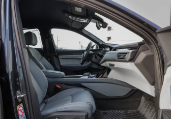 Подержанный автомобиль Audi e-tron Sportback 2021 года (31 фото)