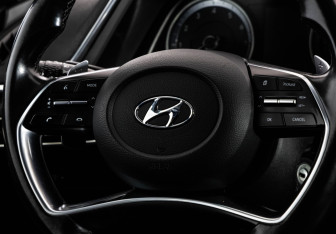 Подержанный автомобиль Hyundai Sonata 2020 года (14 фото)