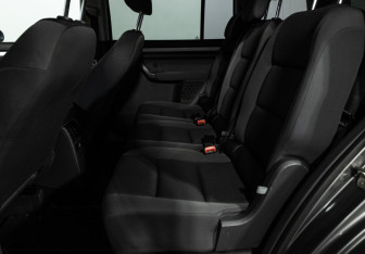 Подержанный автомобиль Volkswagen Touran 2010 года (10 фото)