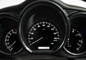Подержанный автомобиль Toyota Harrier 2003 года (19 фото)