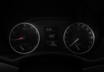 Подержанный автомобиль Skoda Octavia Liftback 2011 года (10 фото)