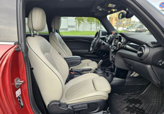 Подержанный автомобиль MINI Hatch 2020 года (12 фото)