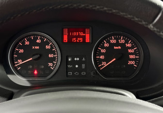 Подержанный автомобиль Renault Sandero 2014 года (15 фото)