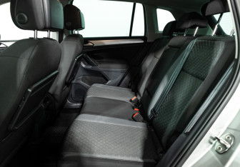 Подержанный автомобиль Volkswagen Tiguan 2019 года (10 фото)