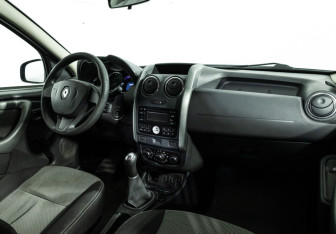 Подержанный автомобиль Renault Duster 2015 года (9 фото)
