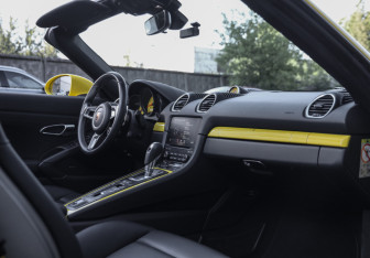 Подержанный автомобиль Porsche Boxster 2020 года (18 фото)