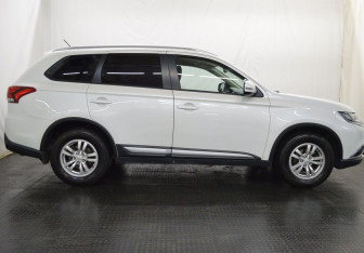 Подержанный автомобиль Mitsubishi Outlander 2015 года (4 фото)