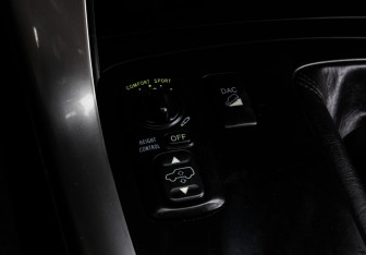 Подержанный автомобиль Toyota Land Cruiser Prado 2003 года (15 фото)