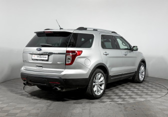 Подержанный автомобиль Ford Explorer 2014 года (5 фото)