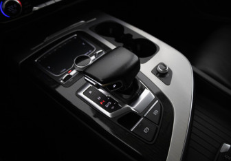 Подержанный автомобиль Audi Q7 2017 года (12 фото)