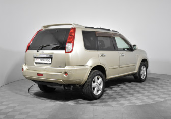 Подержанный автомобиль Nissan X-Trail 2003 года (5 фото)