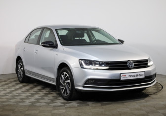 Подержанный автомобиль Volkswagen Jetta Sedan 2018 года (3 фото)