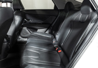 Подержанный автомобиль Hyundai Elantra Sedan 2023 года (10 фото)