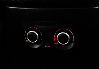 Подержанный автомобиль Mitsubishi Pajero 2011 года (26 фото)