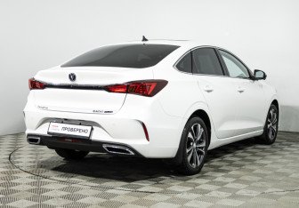 Подержанный автомобиль Changan Eado Plus 2023 года (5 фото)