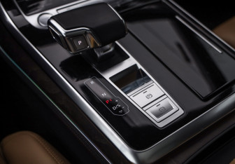 Подержанный автомобиль Audi Q8 2020 года (23 фото)
