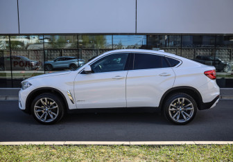 Подержанный автомобиль BMW X6 2015 года (6 фото)
