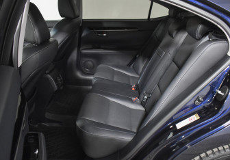 Подержанный автомобиль Lexus ES 2016 года (11 фото)