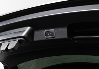 Подержанный автомобиль Jaguar F-Pace 2018 года (22 фото)