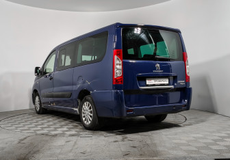 Подержанный автомобиль Peugeot Expert 2015 года (7 фото)