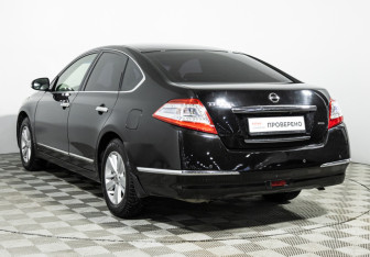 Подержанный автомобиль Nissan Teana 2012 года (7 фото)