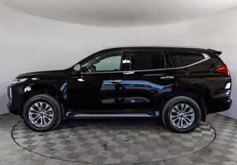 Подержанный автомобиль Mitsubishi Pajero Sport 2022 года (8 фото)