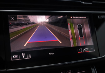 Подержанный автомобиль Audi Q8 2018 года (18 фото)
