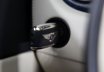 Подержанный автомобиль Bentley Continental GT Coupe 2008 года (24 фото)