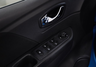 Подержанный автомобиль Renault Kaptur 2017 года (18 фото)