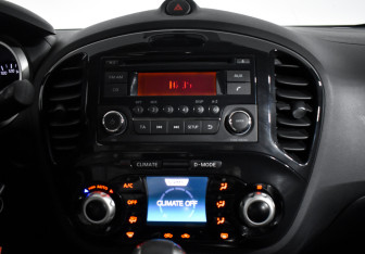 Подержанный автомобиль Nissan Juke 2012 года (16 фото)