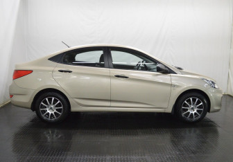 Подержанный автомобиль Hyundai Solaris Sedan 2011 года (4 фото)