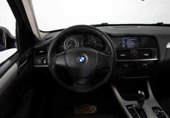 Подержанный автомобиль BMW X3 2012 года (9 фото)
