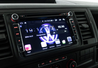 Подержанный автомобиль Volkswagen Caravelle 2015 года (16 фото)