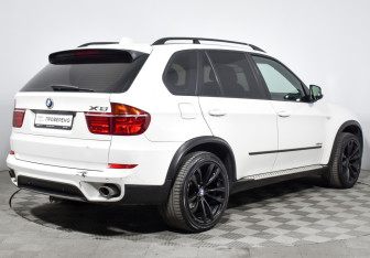 Подержанный автомобиль BMW X5 2012 года (5 фото)