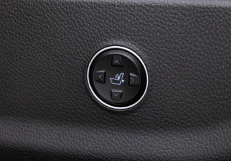 Подержанный автомобиль Hyundai Equus 2012 года (26 фото)